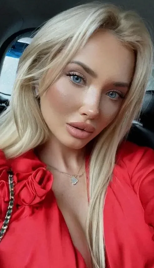 MIA BLOOM