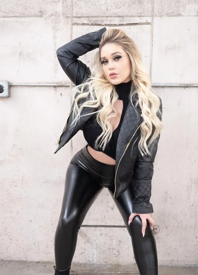 ADULT SUPER STAR KALI ROSES