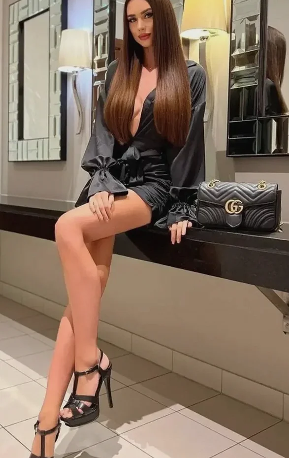 LINDA LUX
