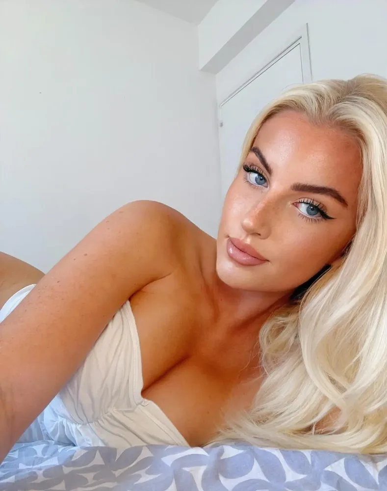 Danger Blonde Dimepiece... Pixie