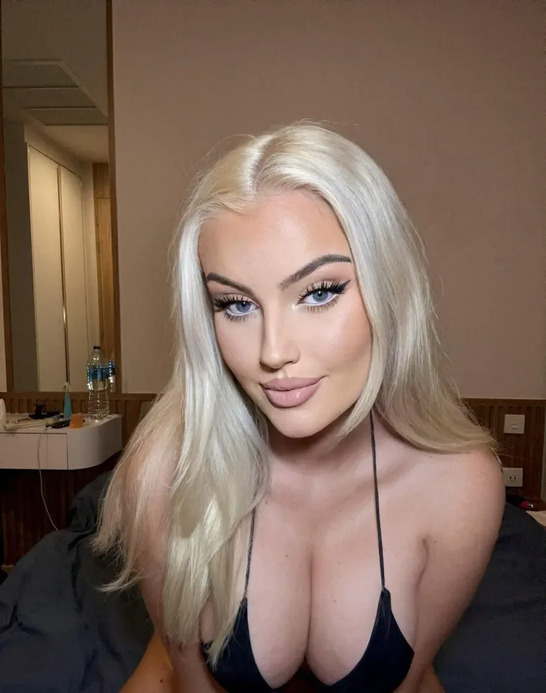 Danger Blonde Dimepiece... Pixie